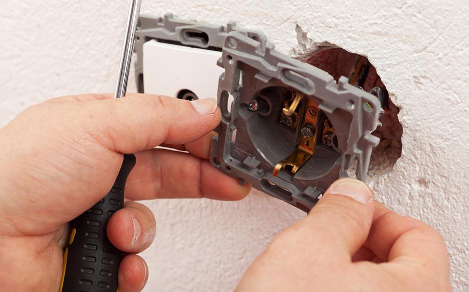 cherche électricien pas cher Paris 2